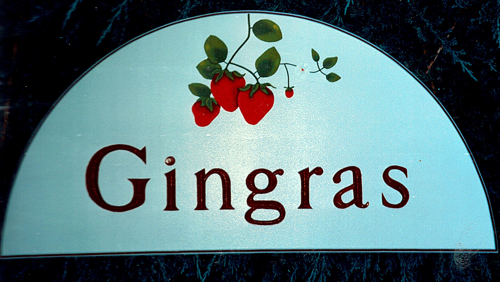 Half-Moon Sign — Strawberry Vine Accent